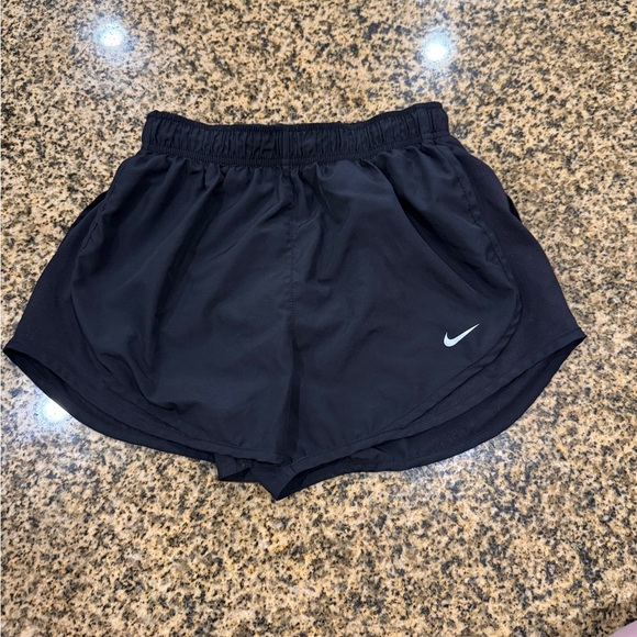 Nike Women's Black Running Shorts DRI-FIT Size Small - Picture 1 of 3